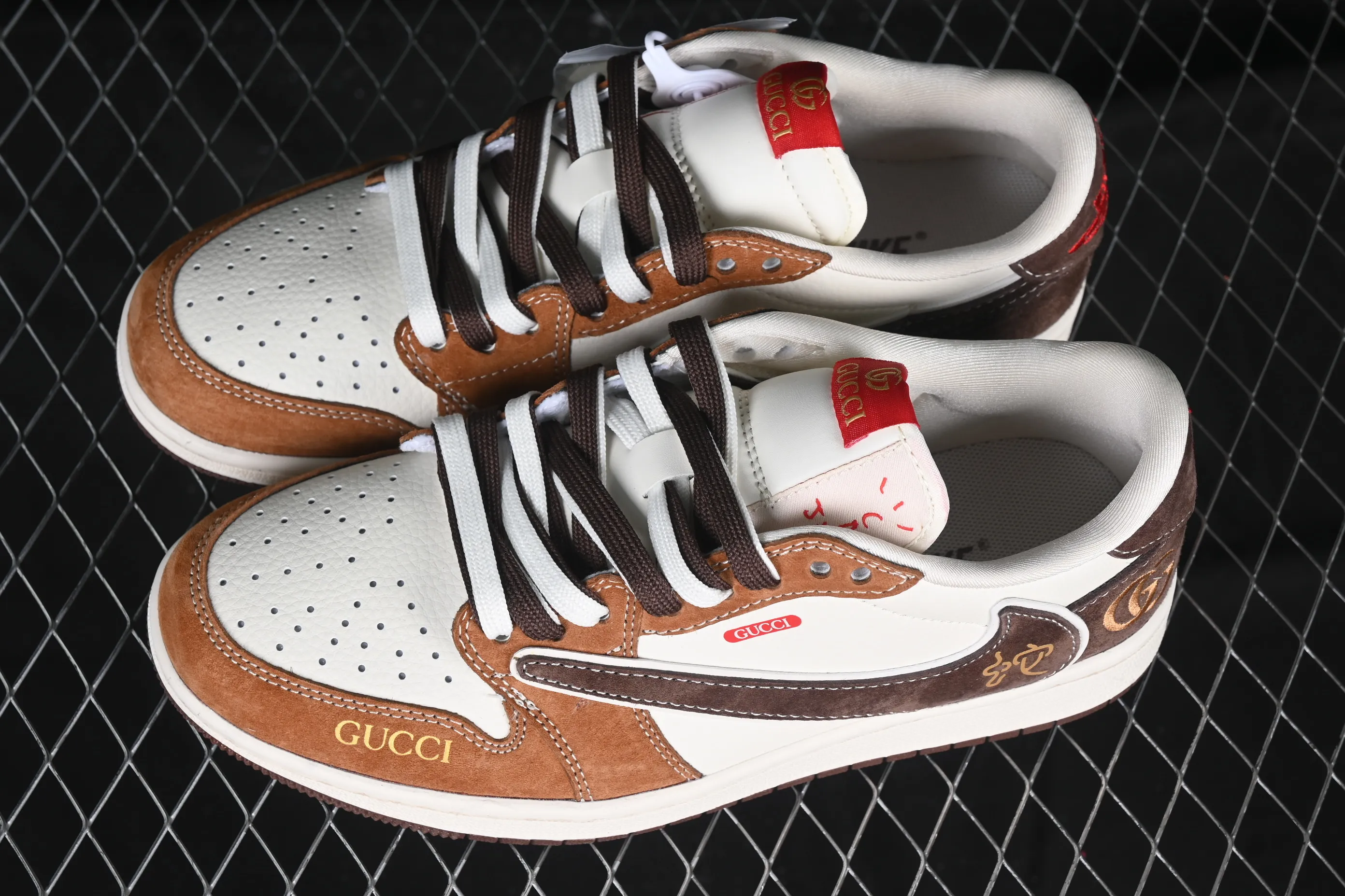 All Categories Air Jordan Jordan Series Basketball Shoes Air Jordan 1 Low High-end Customized Low-top Shoes Travis Scott x Fragment Design x Air Jordan 1 Low OG SP AJ1 Joe 1 Gucci Joint Year of the Snake Limited Brown Snake Low-top Cultural Casual Shoes DM9288-011
